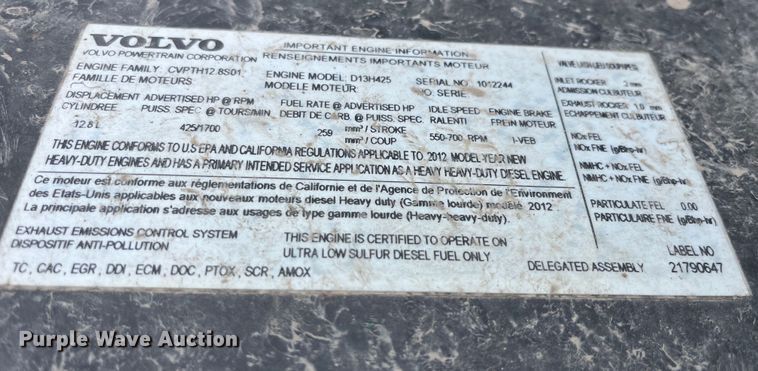 image for item LD9389 2013 Volvo VNL semi truck