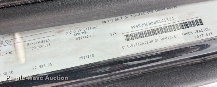 image for item LD9389 2013 Volvo VNL semi truck