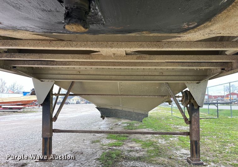 image for item LD9390 2009 Timpte grain trailer