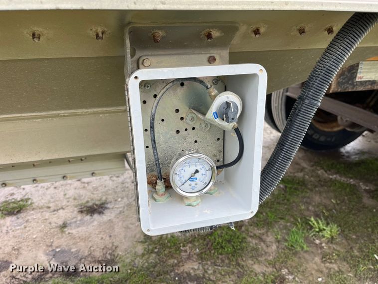 image for item LD9390 2009 Timpte grain trailer