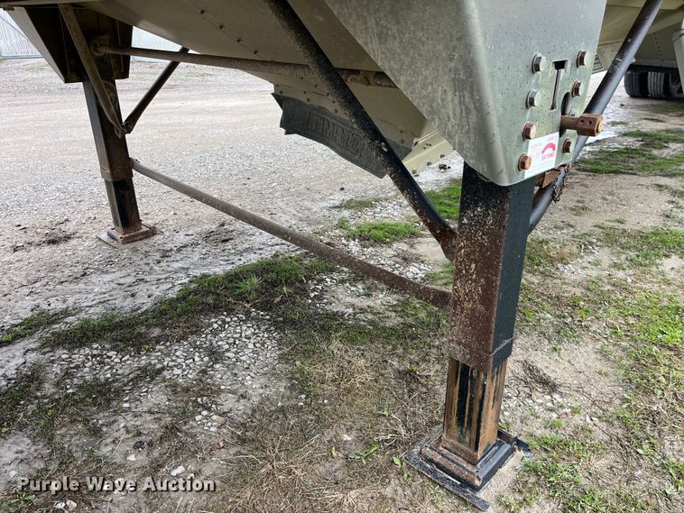 image for item LD9390 2009 Timpte grain trailer