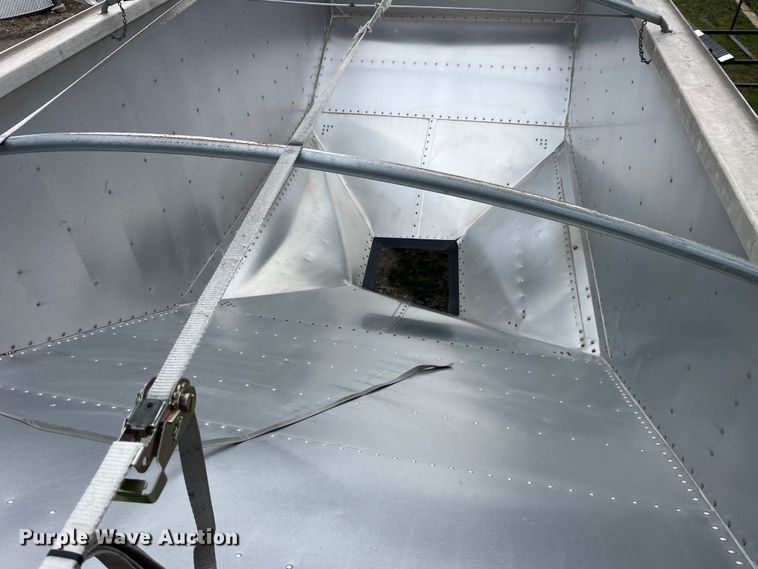 image for item LD9390 2009 Timpte grain trailer