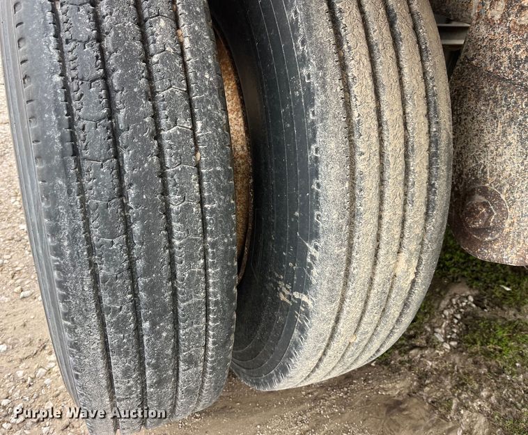 image for item LD9390 2009 Timpte grain trailer