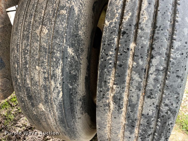 image for item LD9390 2009 Timpte grain trailer