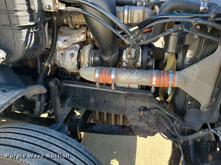 image for item LJ9518 2016 Freightliner Cascadia semi truck