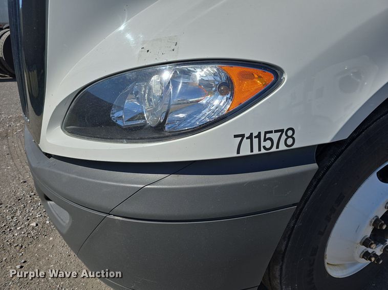 image for item ME9301 2017 International  Prostar semi truck