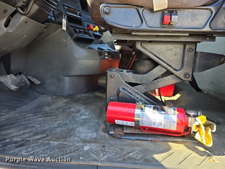 image for item ME9301 2017 International  Prostar semi truck