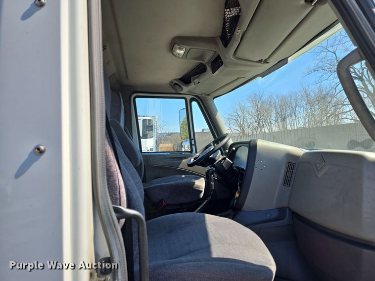 image for item ME9301 2017 International  Prostar semi truck