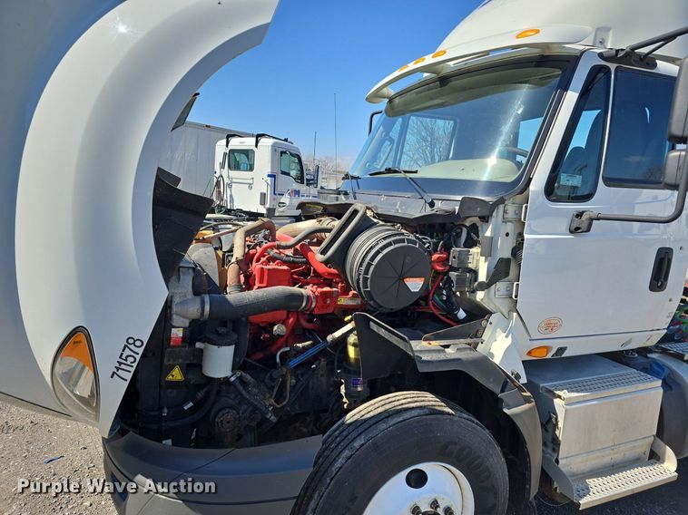 image for item ME9301 2017 International  Prostar semi truck