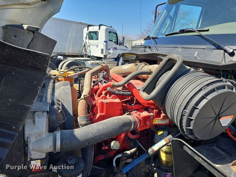 image for item ME9301 2017 International  Prostar semi truck