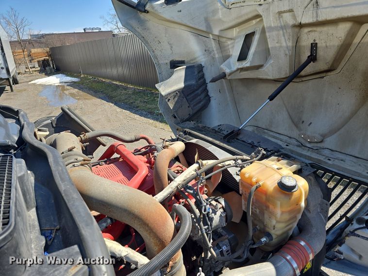 image for item ME9301 2017 International  Prostar semi truck