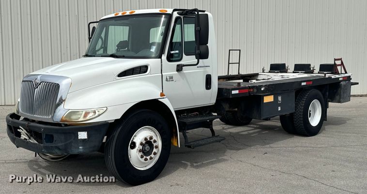 image for item ND9148 2005 International 4300 flatbed truck