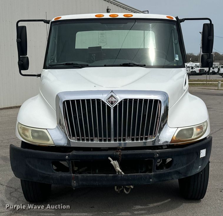 image for item ND9148 2005 International 4300 flatbed truck