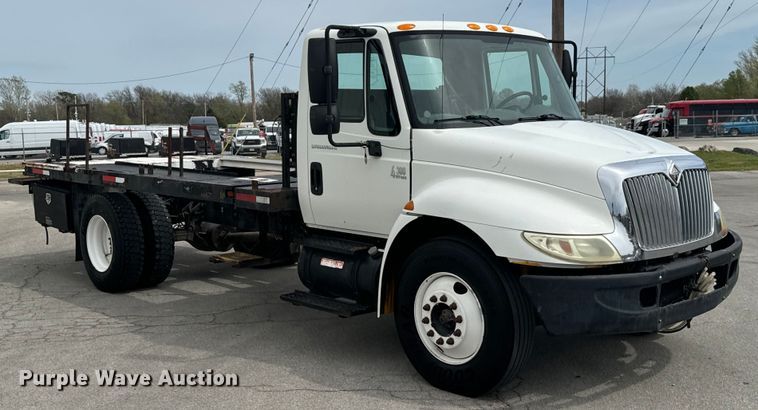 image for item ND9148 2005 International 4300 flatbed truck