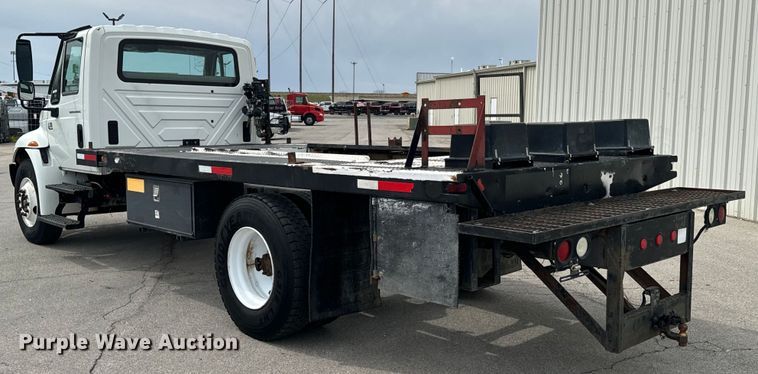 image for item ND9148 2005 International 4300 flatbed truck