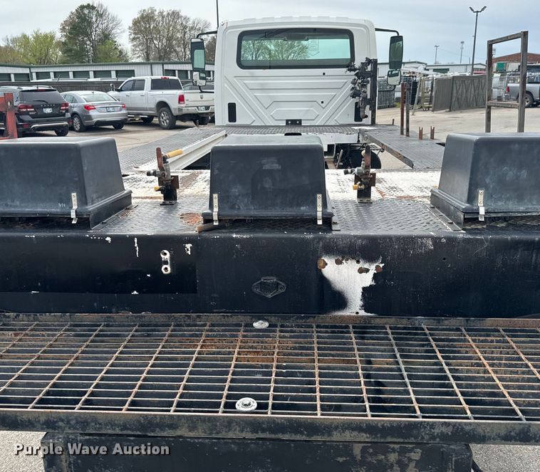 image for item ND9148 2005 International 4300 flatbed truck