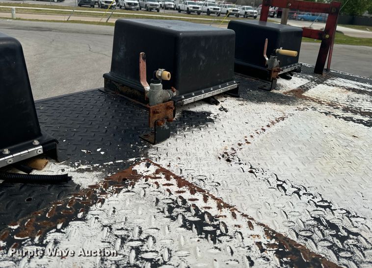 image for item ND9148 2005 International 4300 flatbed truck