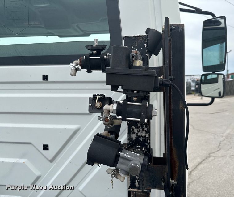 image for item ND9148 2005 International 4300 flatbed truck