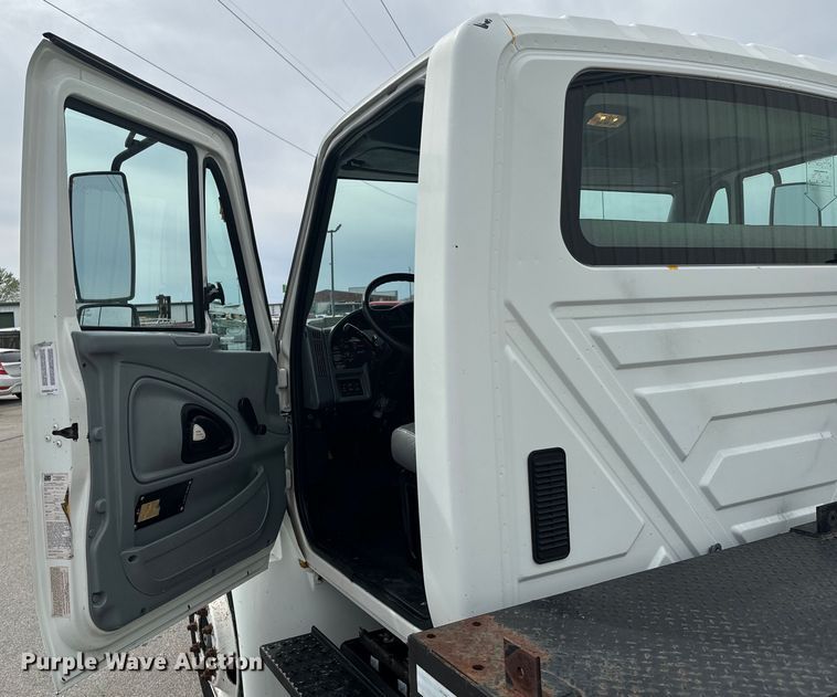 image for item ND9148 2005 International 4300 flatbed truck