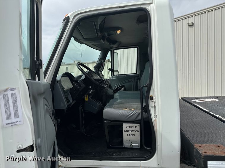 image for item ND9148 2005 International 4300 flatbed truck