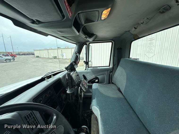 image for item ND9148 2005 International 4300 flatbed truck