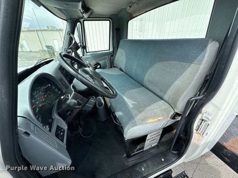 image for item ND9148 2005 International 4300 flatbed truck