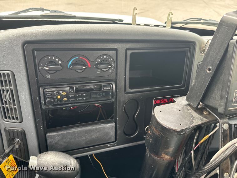 image for item ND9148 2005 International 4300 flatbed truck