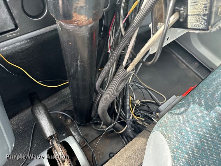 image for item ND9148 2005 International 4300 flatbed truck