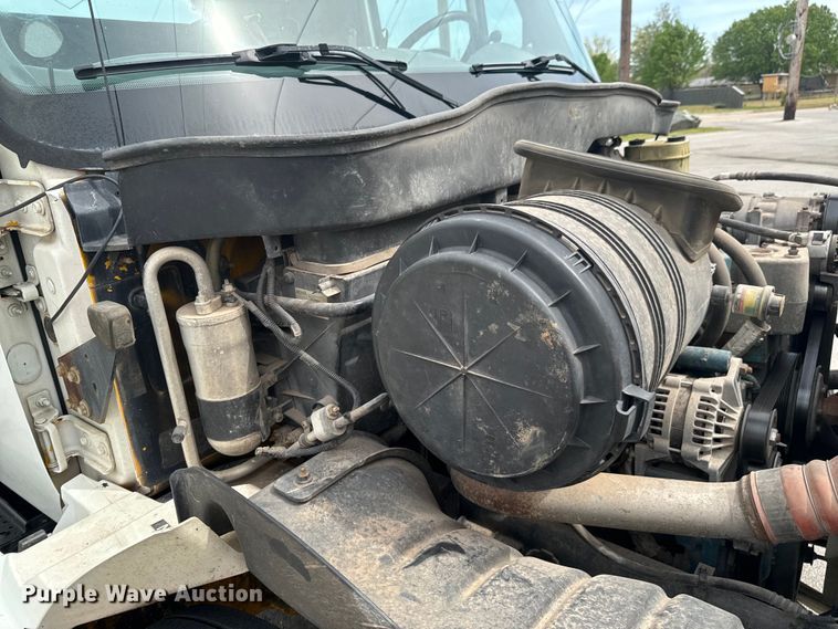 image for item ND9148 2005 International 4300 flatbed truck