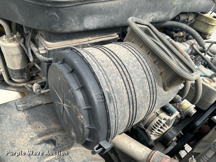 image for item ND9148 2005 International 4300 flatbed truck