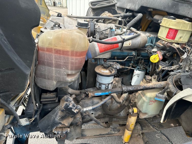 image for item ND9148 2005 International 4300 flatbed truck