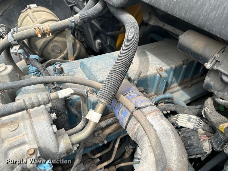 image for item ND9148 2005 International 4300 flatbed truck