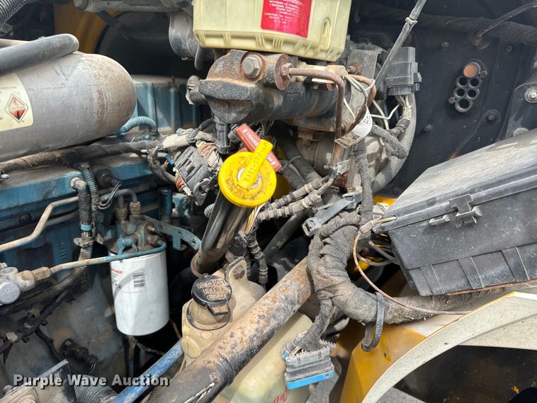 image for item ND9148 2005 International 4300 flatbed truck