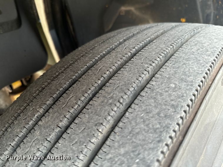 image for item ND9148 2005 International 4300 flatbed truck