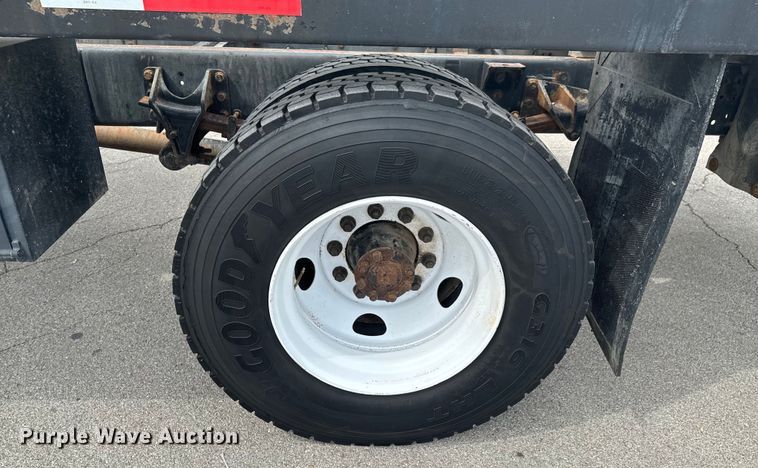 image for item ND9148 2005 International 4300 flatbed truck