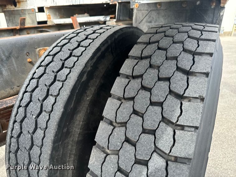 image for item ND9148 2005 International 4300 flatbed truck