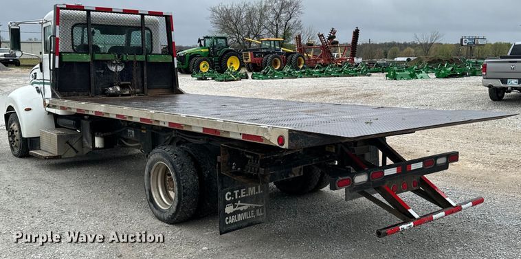 image for item ND9165 2005 Peterbilt 335 rollback truck