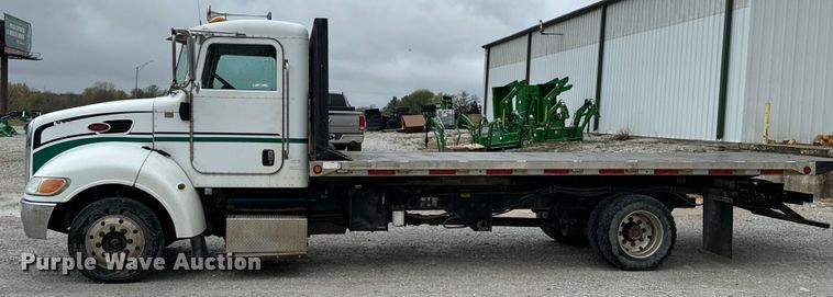 image for item ND9165 2005 Peterbilt 335 rollback truck