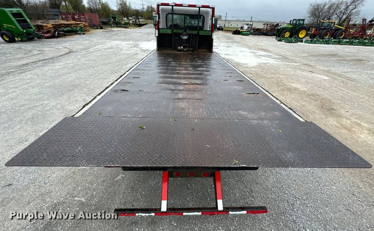 image for item ND9165 2005 Peterbilt 335 rollback truck