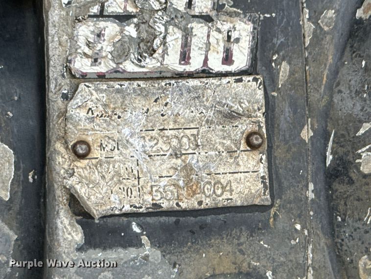 image for item ND9165 2005 Peterbilt 335 rollback truck