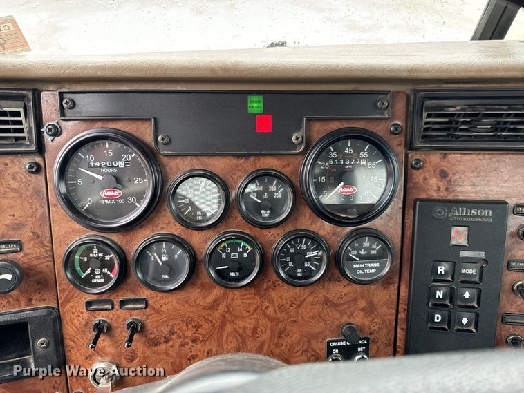 image for item ND9165 2005 Peterbilt 335 rollback truck