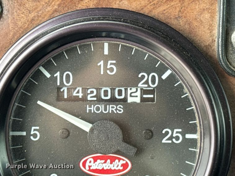 image for item ND9165 2005 Peterbilt 335 rollback truck