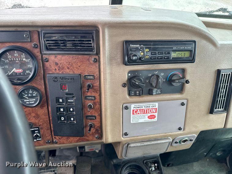 image for item ND9165 2005 Peterbilt 335 rollback truck