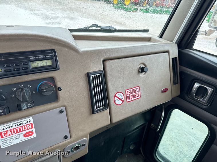 image for item ND9165 2005 Peterbilt 335 rollback truck