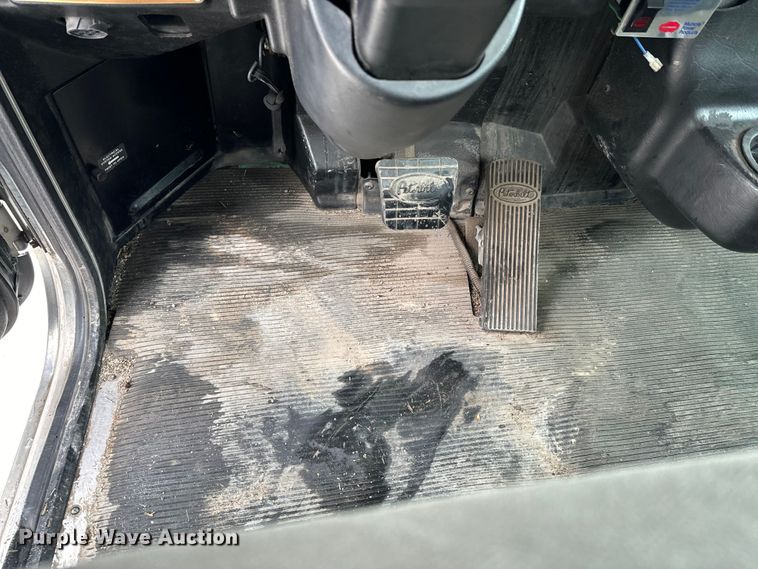 image for item ND9165 2005 Peterbilt 335 rollback truck