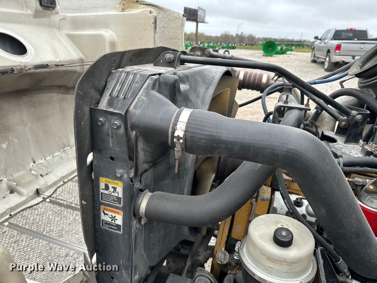 image for item ND9165 2005 Peterbilt 335 rollback truck