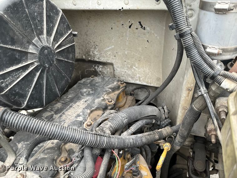 image for item ND9165 2005 Peterbilt 335 rollback truck