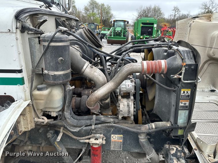 image for item ND9165 2005 Peterbilt 335 rollback truck