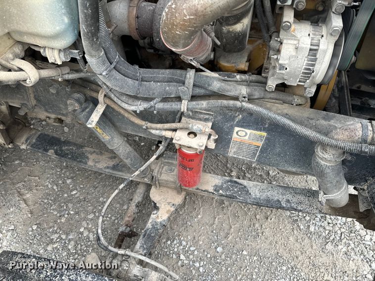 image for item ND9165 2005 Peterbilt 335 rollback truck