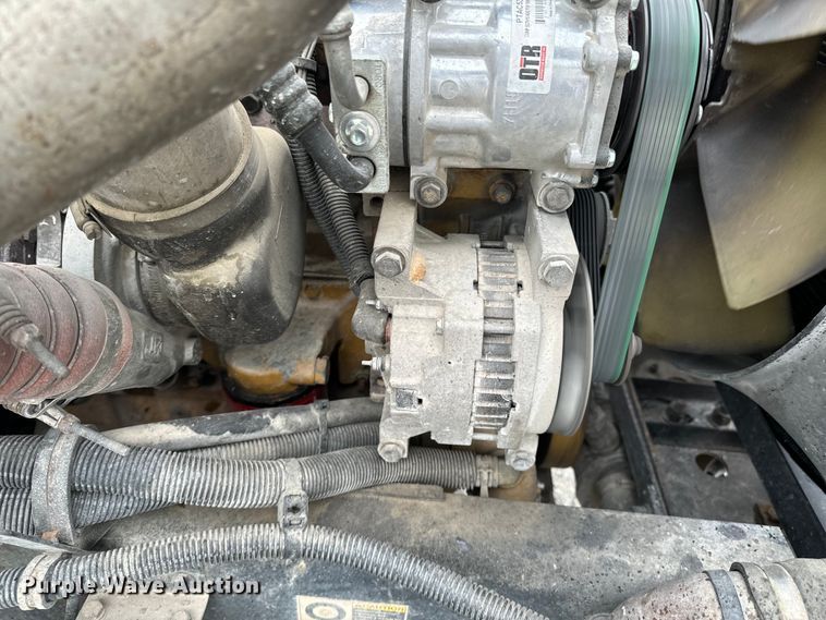 image for item ND9165 2005 Peterbilt 335 rollback truck